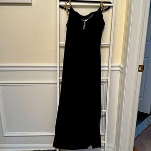 This is a maxi beautiful, sexy. Split left side .